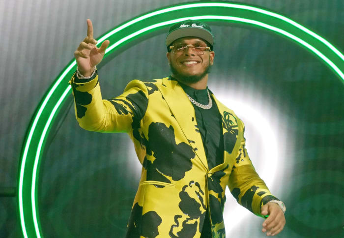 New York Jets EDGE Jermaine Johnson celebrates at 2022 NFL draft